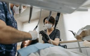 실제 치과 진료와 상담 사진